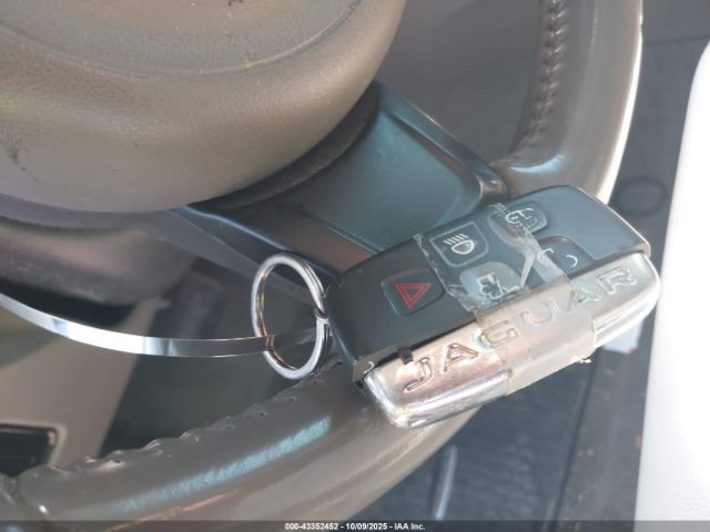 2017 JAGUAR XE SAJAD4BG6HA973823 Photo 10