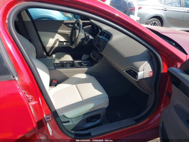2017 JAGUAR XE SAJAD4BG6HA973823 Photo 4
