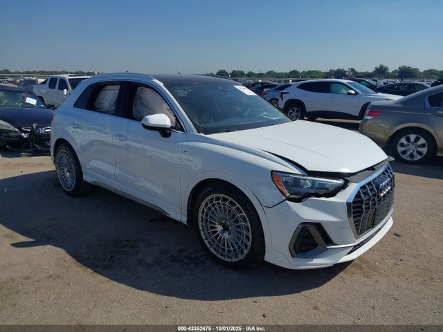 2021 AUDI Q3 WA1DECF35M1037187 Photo 0