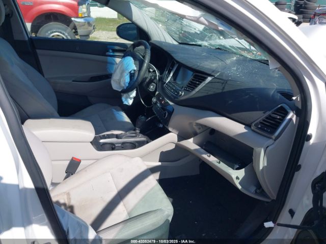 2018 HYUNDAI TUCSON KM8J33A4XJU609035 Photo 4