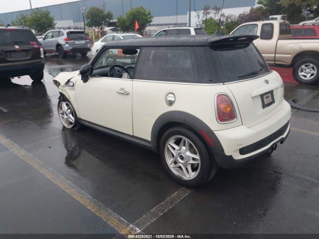 2008 MINI COOPER S WMWMF735X8TV38065 Photo 2