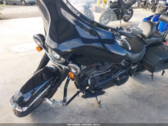 2018 HARLEY-DAVIDSON FLHC 1HD1YAJ15JC063796 Photo 1