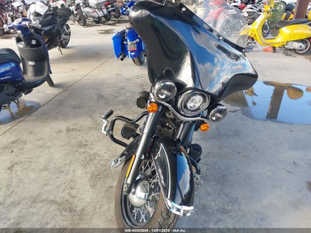 2018 HARLEY-DAVIDSON FLHC 1HD1YAJ15JC063796 Photo 4