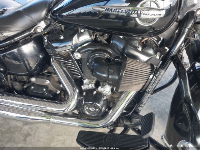2018 HARLEY-DAVIDSON FLHC 1HD1YAJ15JC063796 Photo 7