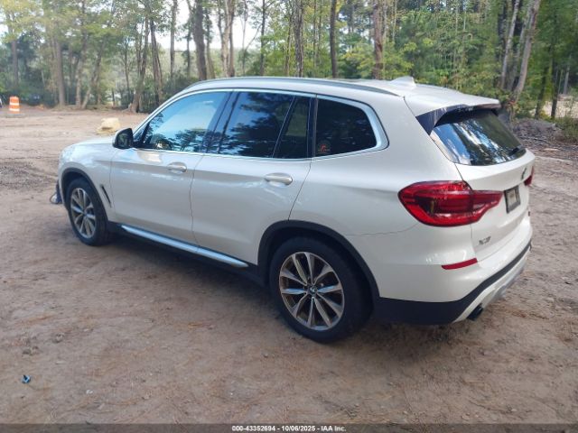2018 BMW X3 5UXTR9C5XJLD70288 Photo 2