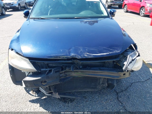 3VWD17AJ8EM385789 Volkswagen Jetta