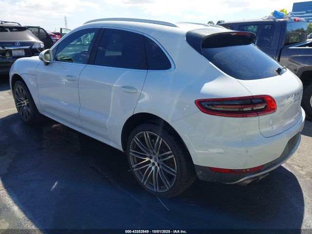 2015 PORSCHE MACAN WP1AB2A52FLB51111 Photo 2