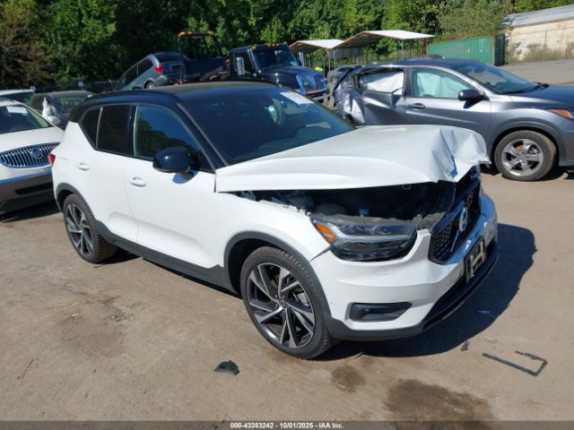 2022 VOLVO XC40 YV4162UM5N2648695