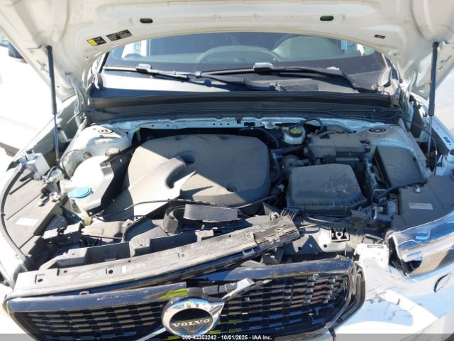 2022 VOLVO XC40 YV4162UM5N2648695 Photo 9