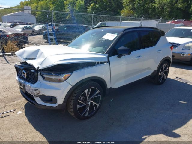 2022 VOLVO XC40 YV4162UM5N2648695 Photo 1