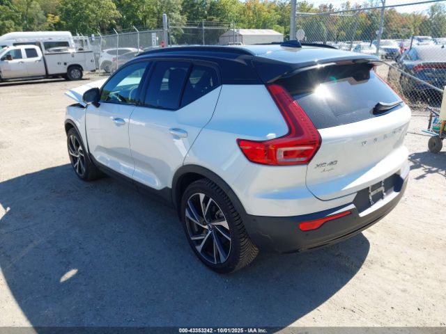2022 VOLVO XC40 YV4162UM5N2648695 Photo 2