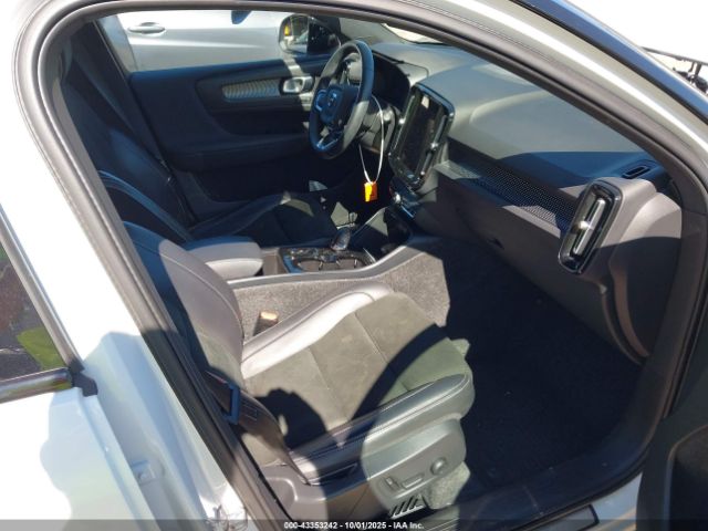 2022 VOLVO XC40 YV4162UM5N2648695 Photo 4
