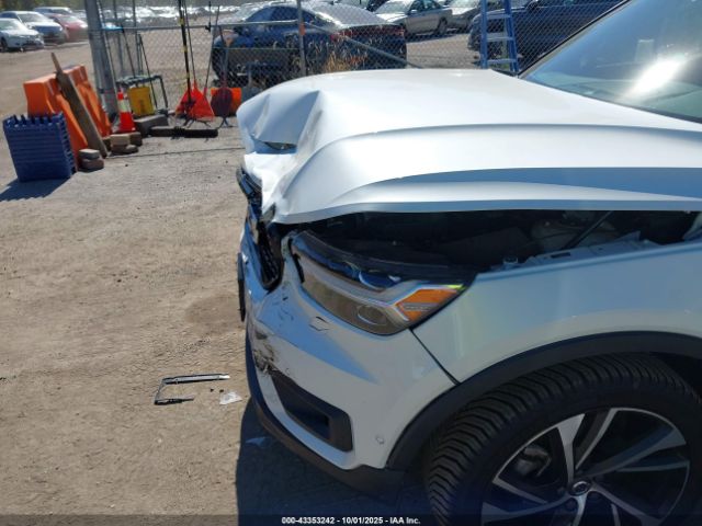 2022 VOLVO XC40 YV4162UM5N2648695 Photo 5