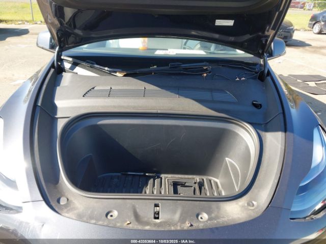 2025 TESLA MODEL Y 7SAYGAEEXSF250779 Photo 9