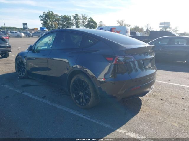 2025 TESLA MODEL Y 7SAYGAEEXSF250779 Photo 2
