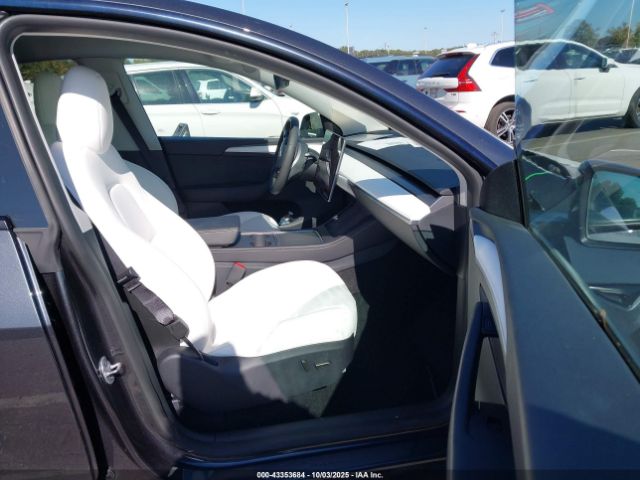 2025 TESLA MODEL Y 7SAYGAEEXSF250779 Photo 4