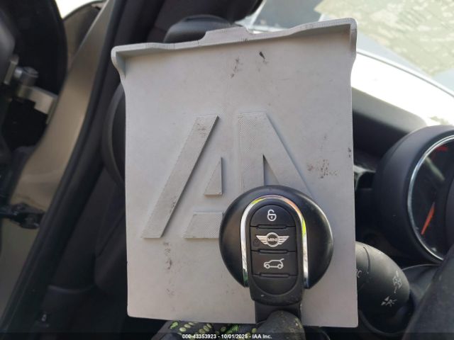 2017 MINI HARDTOP WMWXP7C36H2A46411 Photo 10