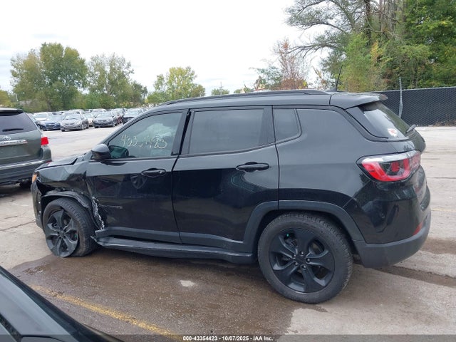 43354423 :رقم المزاد ، 3C4NJDBB3JT298623 vin ، 2018 Jeep Compass Altitude 4x4 مزاد بيع