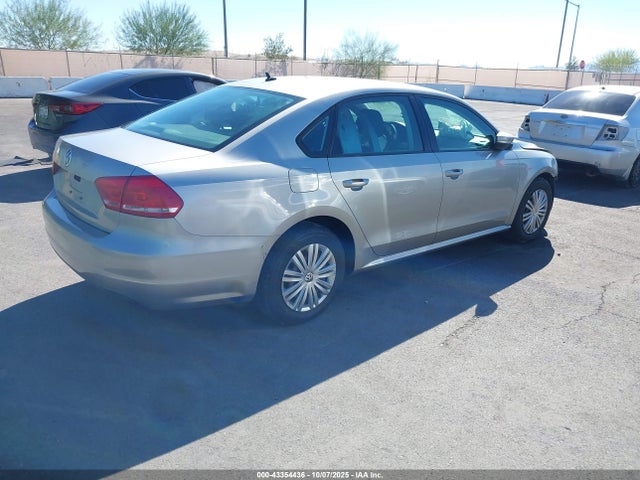 Volkswagen 2014 2014 1VWAP7A30EC015098 Image 4