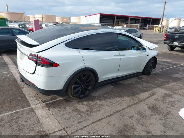 2017 TESLA MODEL X 5YJXCAE20HF065921 Photo 3