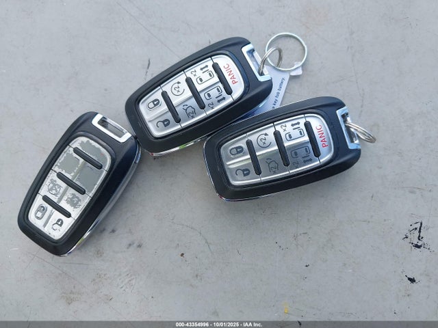 2C4RC1GG8HR683798 Chrysler 2017