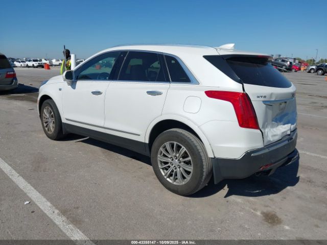 2018 CADILLAC XT5 1GYKNCRS0JZ236770 Photo 2
