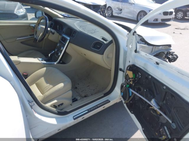 2016 VOLVO S60 YV126MFK9G2412885 Photo 4