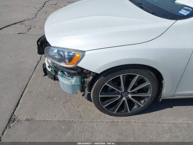 2016 VOLVO S60 YV126MFK9G2412885 Photo 5