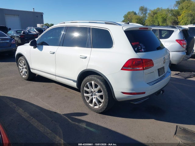 2014 VOLKSWAGEN TOUAREG WVGEP9BPXED012958 Photo 2