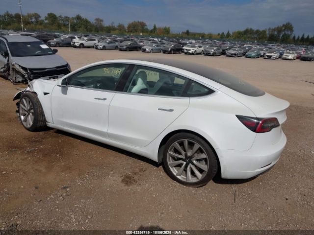 2018 TESLA MODEL 3 5YJ3E1EB7JF098090 Photo 2