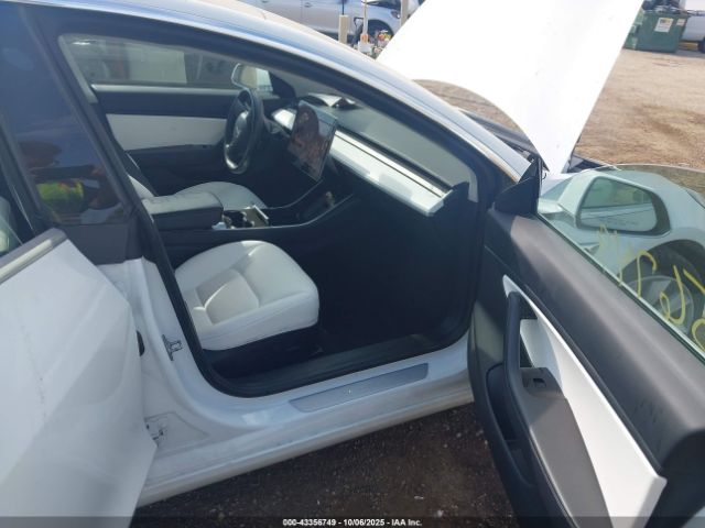 2018 TESLA MODEL 3 5YJ3E1EB7JF098090 Photo 4