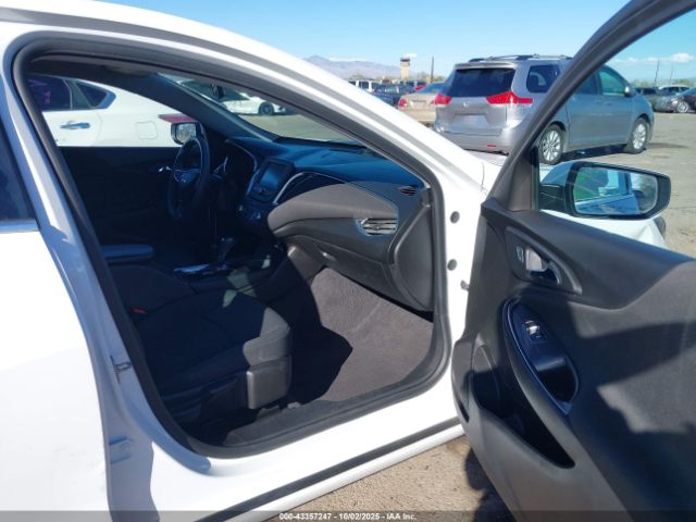 2017 CHEVROLET MALIBU 1G1ZE5ST2HF113592 Photo 4