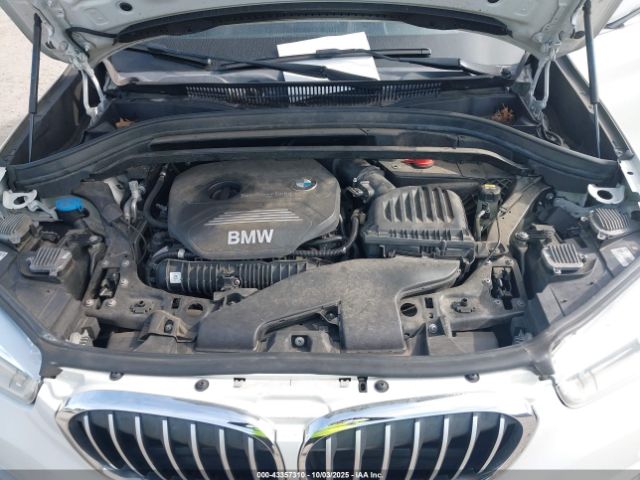 2017 BMW X1 WBXHT3C32H5F80843 Photo 9