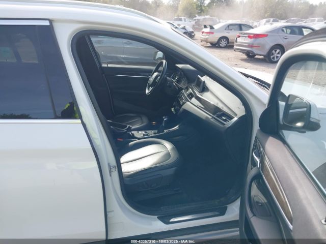 2017 BMW X1 WBXHT3C32H5F80843 Photo 4