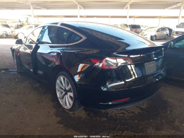 2019 TESLA MODEL 3 5YJ3E1EA5KF357488 Photo 2