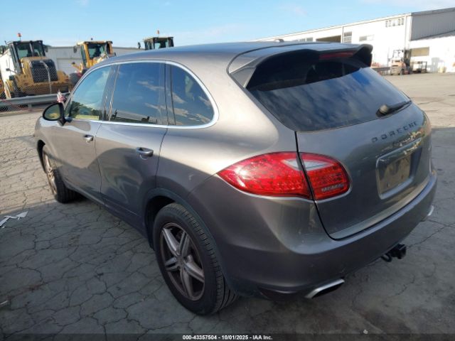 2011 PORSCHE CAYENNE WP1AB2A25BLA44568 Photo 2