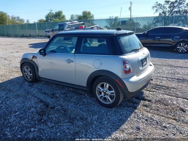 2011 MINI COOPER WMWSU3C5XBT252908 Photo 2