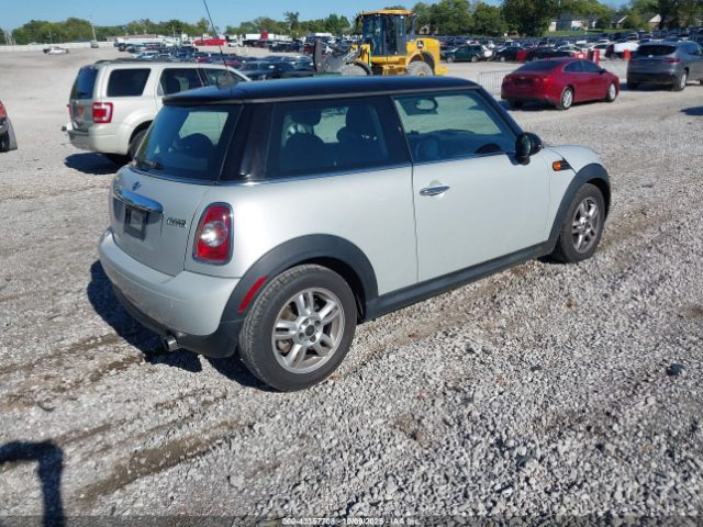 2011 MINI COOPER WMWSU3C5XBT252908 Photo 3