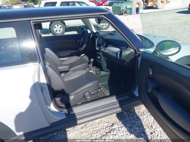 2011 MINI COOPER WMWSU3C5XBT252908 Photo 4