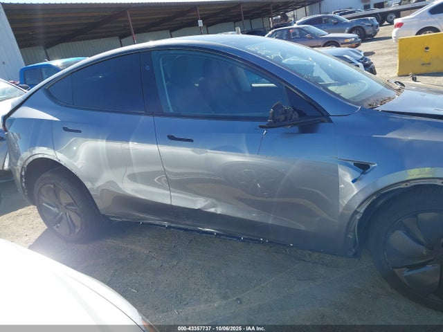 Продажа на аукционе авто 2026 Tesla Model Y Long Range Dual Motor All-wheel Drive, vin: 7SAYGDED2TF422250, номер лота: 43357737