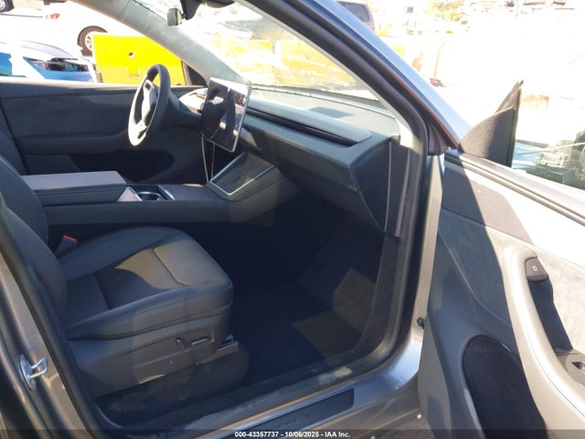 Продажа на аукционе авто 2026 Tesla Model Y Long Range Dual Motor All-wheel Drive, vin: 7SAYGDED2TF422250, номер лота: 43357737