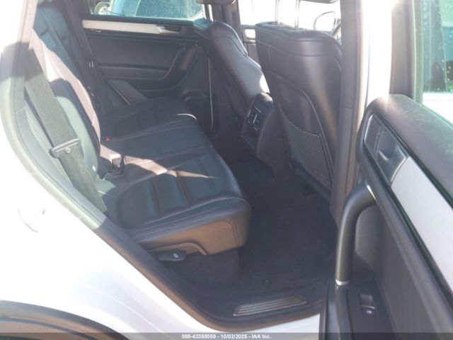 2017 VOLKSWAGEN TOUAREG WVGRF7BP7HD001784 Photo 7