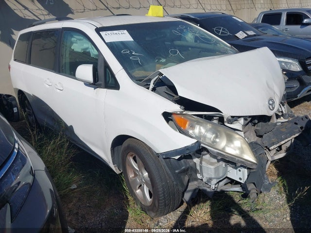 Toyota Sienna Le 8 Passenger 2015 5TDKK3DC2FS612330 главное изображение