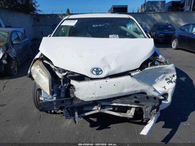 Продаж на аукціоні авто 2015 Toyota Sienna Le 8 Passenger, vin: 5TDKK3DC2FS612330, номер лоту: 43358146