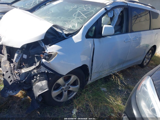Продаж на аукціоні авто 2015 Toyota Sienna Le 8 Passenger, vin: 5TDKK3DC2FS612330, номер лоту: 43358146
