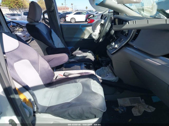Продаж на аукціоні авто 2015 Toyota Sienna Le 8 Passenger, vin: 5TDKK3DC2FS612330, номер лоту: 43358146
