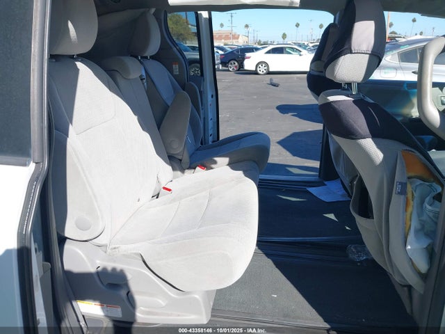 Продаж на аукціоні авто 2015 Toyota Sienna Le 8 Passenger, vin: 5TDKK3DC2FS612330, номер лоту: 43358146