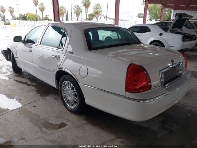 2009 LINCOLN TOWN CAR 2LNHM82V99X629149 Photo 2