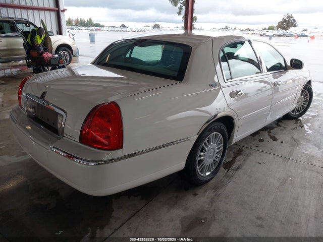 2009 LINCOLN TOWN CAR 2LNHM82V99X629149 Photo 3