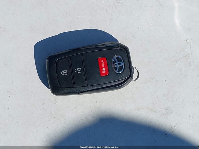 JTDACAAU8R3044102 Toyota Prius Le